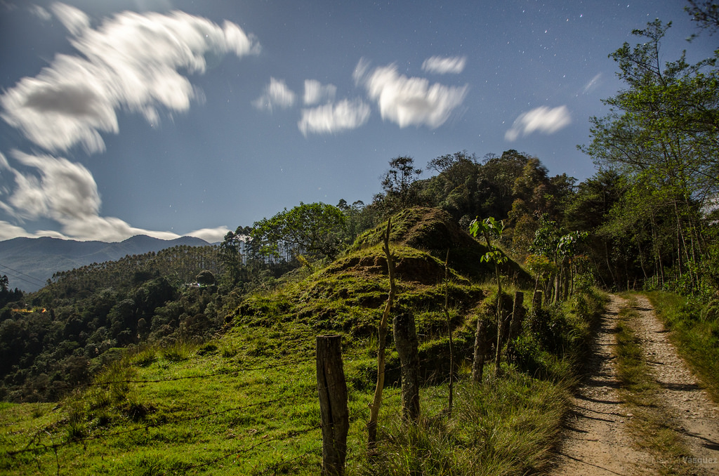 Camino veredal Alto El Castillo Calarcá, Quíndio, Colombia
